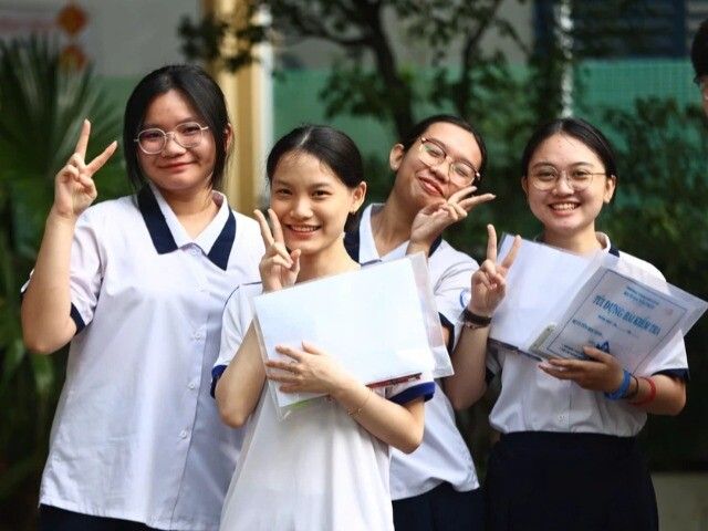Điểm sàn xét tuyển đại học 2026: Thêm trường công bố mức nhận hồ sơ