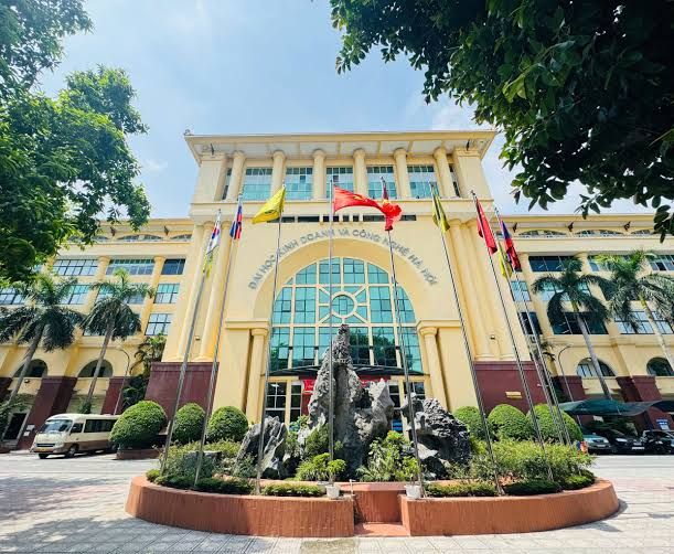 Đại học Kinh doanh và Công nghệ Hà Nội (HUBT) công bố điểm sàn và bảng quy đổi điểm 2026