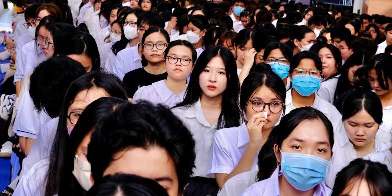 Ngưỡng đầu vào và điểm sàn xét tuyển ĐH Khoa học Xã hội và Nhân văn TP.HCM năm 2026