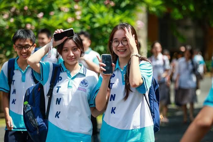 Cập nhật điểm sàn, quy đổi điểm xét tuyển Đại học Kinh tế TP.HCM 2026