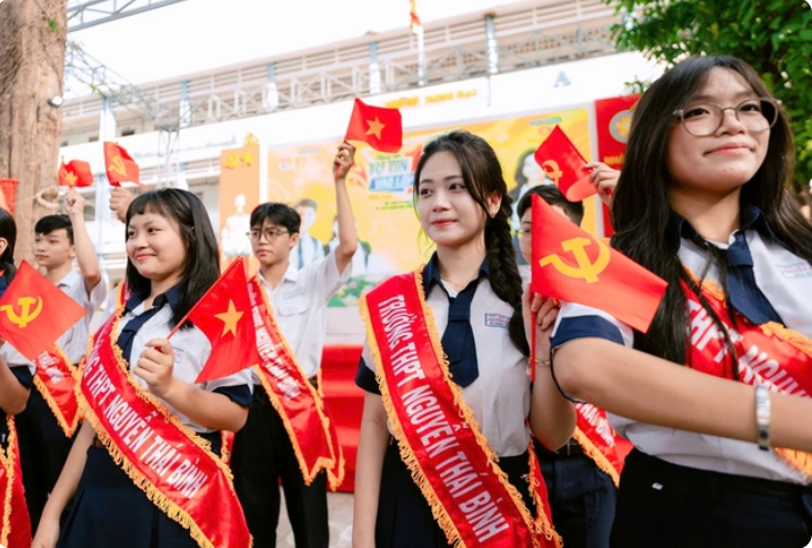 Hai trường chuyên tại HN hạ điểm chuẩn vào lớp 10 năm học 2026-2027